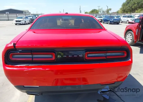 2016 Dodge Challenger Sxt z USA, uszkodzony, nr VIN 2C3CDZAG6GH137763